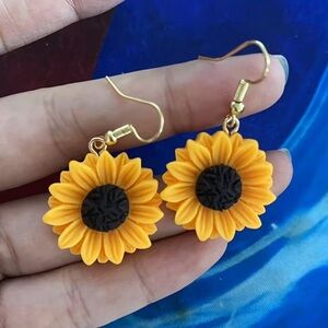 💎4/$20💎Sunflower Drop Earrings - Yellow Floral Dangle